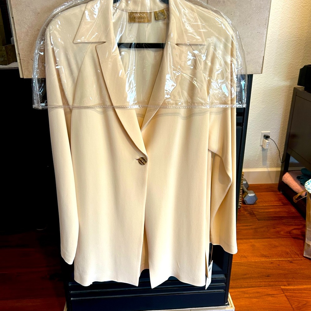 Dana Buchman Cream Blazer